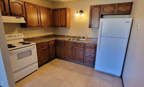 Apartments Near Allen College 1653 Carriage Hill Dr for Allen College Students in Waterloo, IA