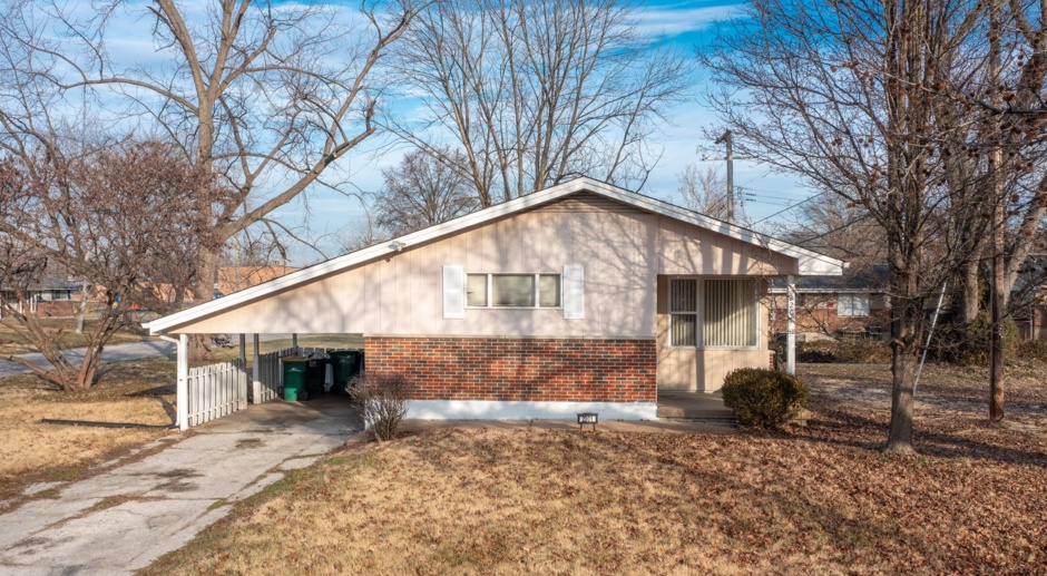 3 Bed/2 Bath Single Family Ranch in Moline Acres!