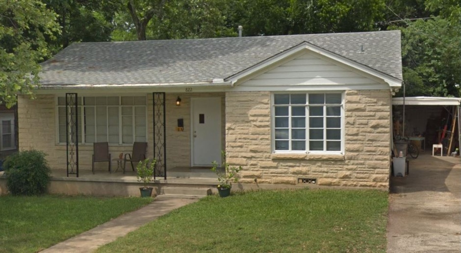 UT PRE LEASE: Charming 3 bed / 1 bath House - Walk to UT Campus - Washer/Dryer Included