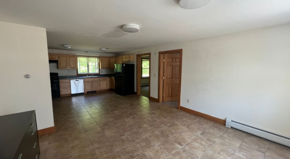Well maintained, spacious University Student Rental- walking distance to campus, 4BR/1BA