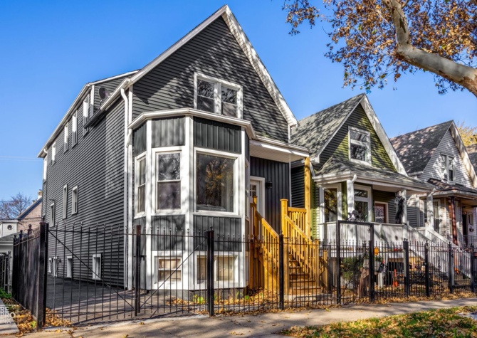 Houses Near Spacious and Stunning Logan Square Duplex with 5 Bedrooms Plus