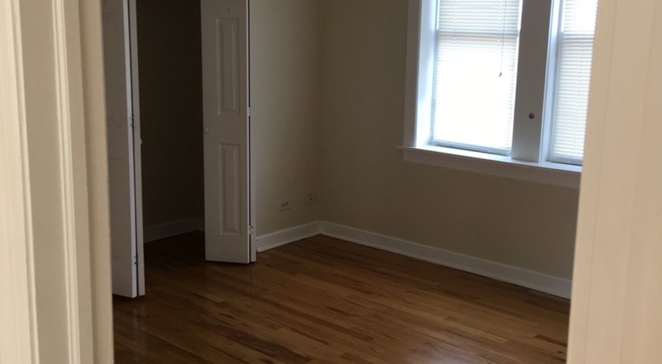 1-bedroom Condo in Cragin Available for Lease