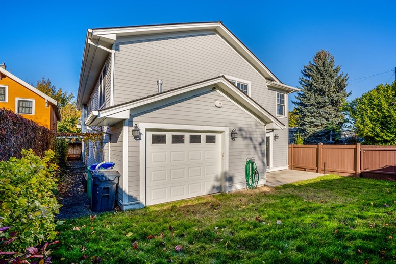 Custom Westmoreland home minutes from Sellwood
