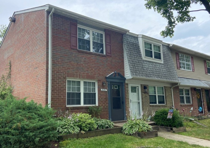 Houses Near Charming and well maintained townhome in Millersville.