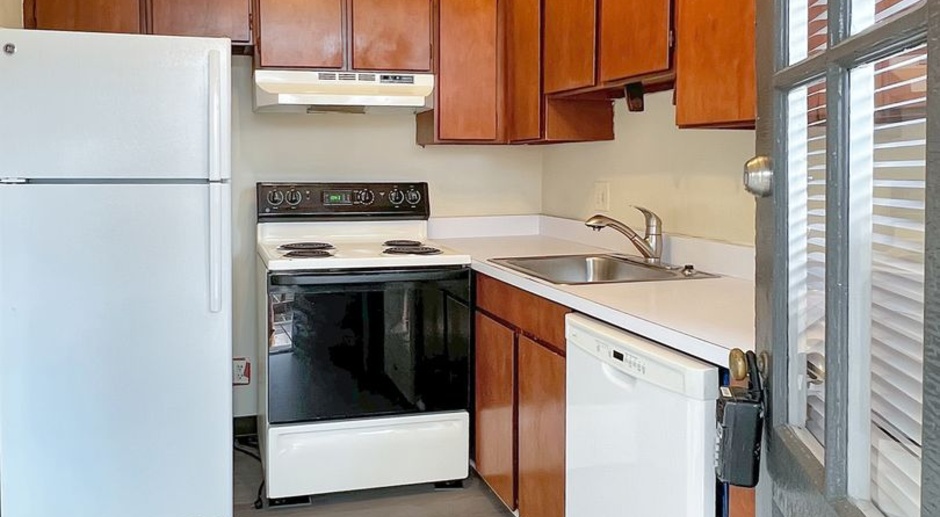 Charming 2 Bed, 1 Bath Condo in the Fan District Available Now!