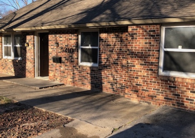 Houses Near 2 bedroom home in KCK!