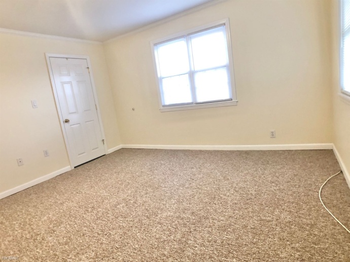 Sunny Large 1 Bedroom on 2nd Floor of Private Home - 1 Parking Space/Laundry - New Rochelle