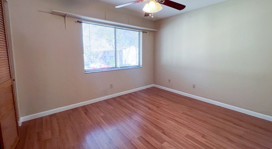 Pet Friendly 2BR/2.5BA Townhouse in Casablanca East - available NOW! 