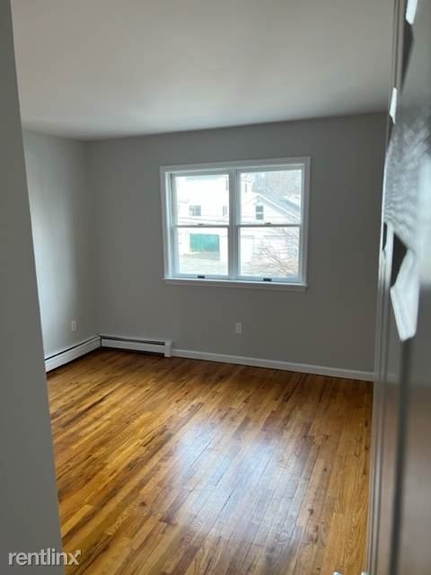 Spacious 4 Bedroom, 2 Bathroom Apartment On 1st Floor On Private Home - Located In Yonkers