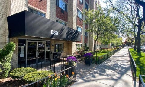 Apartments Near St. Augustine 639 W Grace St for Saint Augustine College Students in Chicago, IL