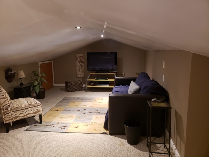 3Br 2Ba w/Loft and Privacy Fenced