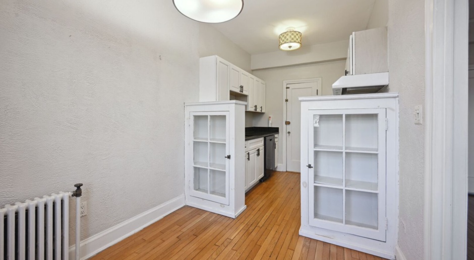 Beautiful, Lighted Filled Studio in Kalorama Heights!