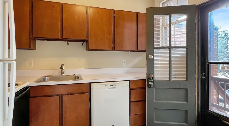 HALF-OFF APPLICATION FEES! Charming 2 Bed, 1 Bath Condo in the Fan District Available Now!