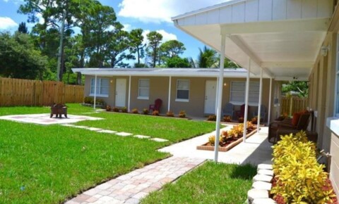 Apartments Near Lake Worth 4820 Maine St for Lake Worth Students in Lake Worth, FL