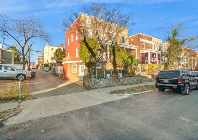 Houses Near  Newly updated 2Bd/1Bth end-unit rowhome nestled on a quiet street in the Brightwood community!