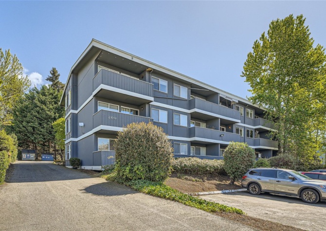 Apartments Near Great 1 Bedroom Unit in Renton with Large Balcony! 