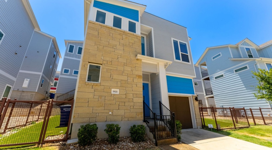 South Central Austin Gem: Multi-Level 2 Bed, 2.5 Bath Condo with Modern Features & Community Amenities!