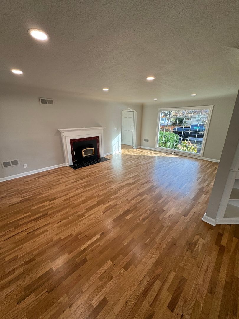 Fully Renovated 4 Bed Home w/ Fenced Backyard, W/D's in Unit. 