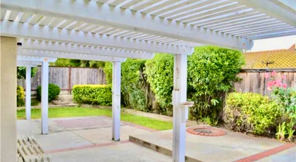 Charming Single-Story 3bed 2bath Home in the Desirable City of Temecula!