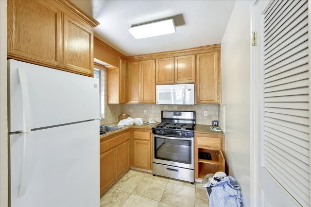 Quiet, Sparkling 2 Bed, 10 min walk to Bancroft, parking, gas, water INCLUDED