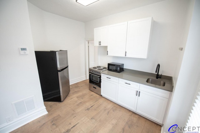 *A MONTH AND A HALF FREE RENT OAC!* Unique 1 Bed with Central AC and Updated Appliances!