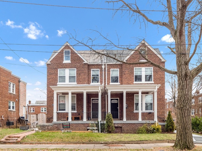 Recently updated Brightwood townhouse near Takoma Park