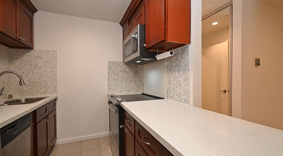 $2590 -TWO BEDROOM / TWO BATHROOM GORGEOUS REMODELED FREMONT CONDO CLOSE TO EVERYTHING