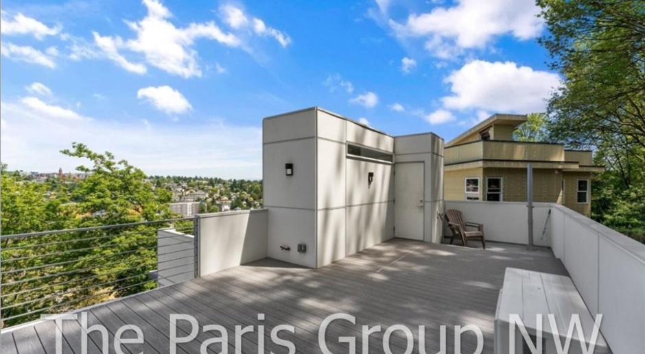 Modern 2018 Townhome *A/C & Luxe Finishes *Roof Top View Deck