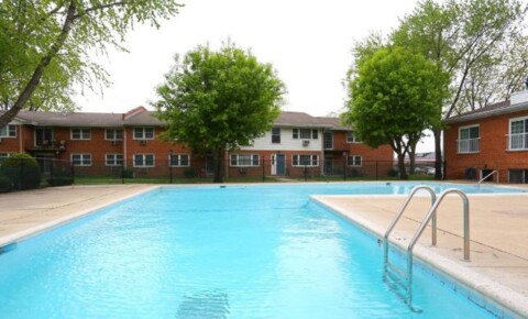 Apartments Near Everest College-Skokie 730 W Algonquin Rd for Everest College-Skokie Students in Skokie, IL