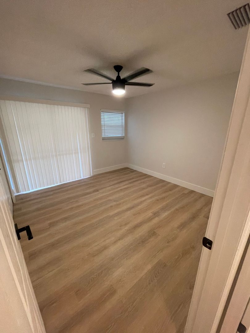 BRAND NEW RENOVATIONS!! Gorgeous Fully Renovated 1 Bedroom 1 Bath in Gainesville
