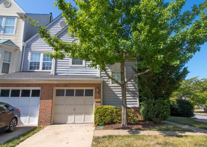Houses Near Condo with Garage In Glen Oaks Surrounded By Amenities