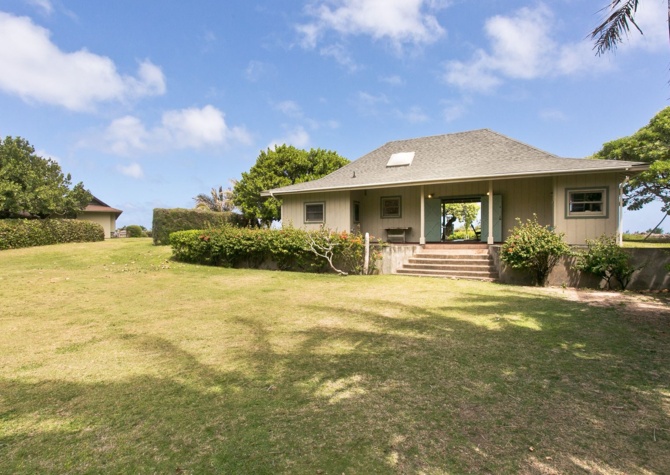 Houses Near Oceanfront Cottage w/Panoramic Views, Yard, & Private Beach Access. Waipuna