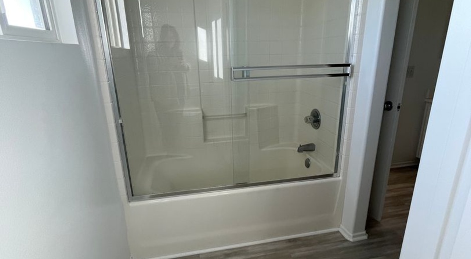 Spacious 3 Bedroom-2.5 Bath, - VIEWS! Fireplace, Yard - Via Santa Rosa