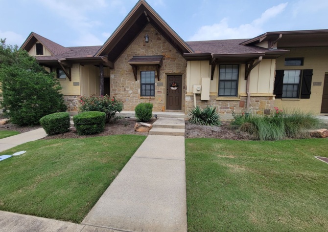 Houses Near College Station - 3 bedroom / 3 bath / fenced in patio / townhome located in The Barracks. 