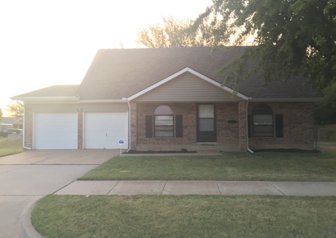 Houses Near 1064 NW 7th St. Moore, OK 73160