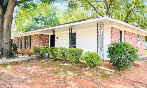 Houses Near Alabama ** 4 Bed 2 Bath located off Wares Ferry Road **Call 334-366-9198 to schedule a self-showing for Alabama Students in , AL