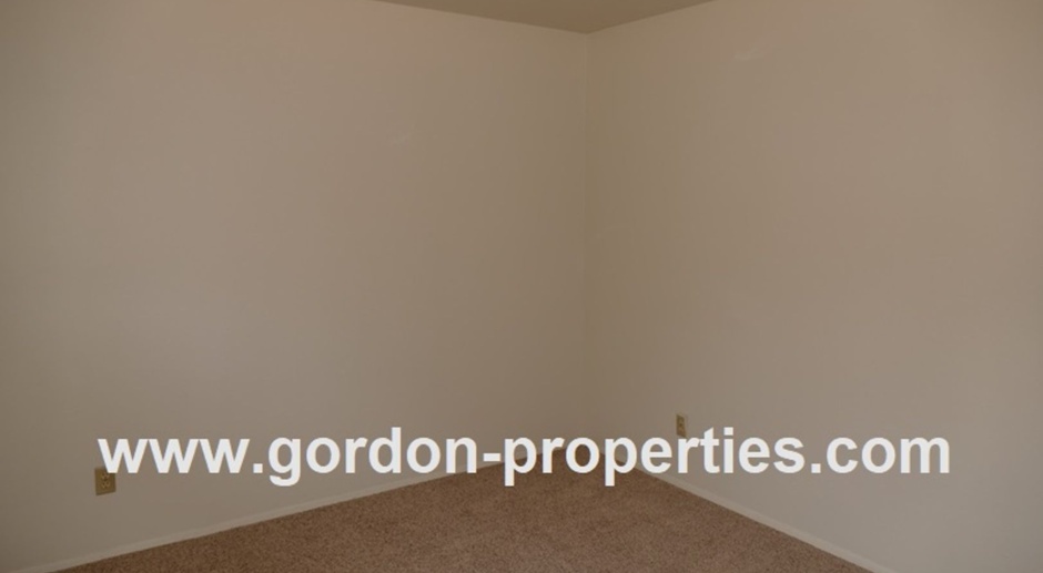 $1,295.00 - NE Lombard St - 2 bedroom end unit in tri-plex