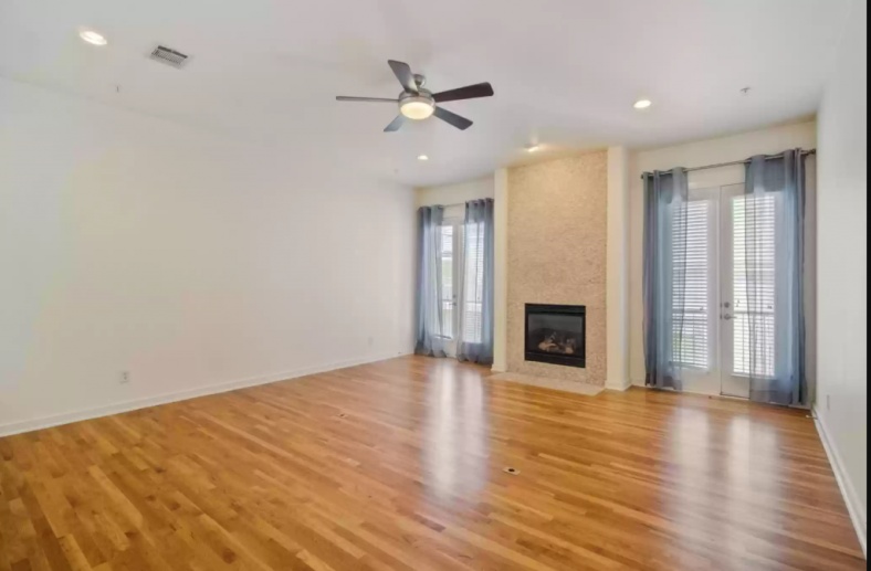 One Bedroom Of A Luxury Townhome (Dallas)