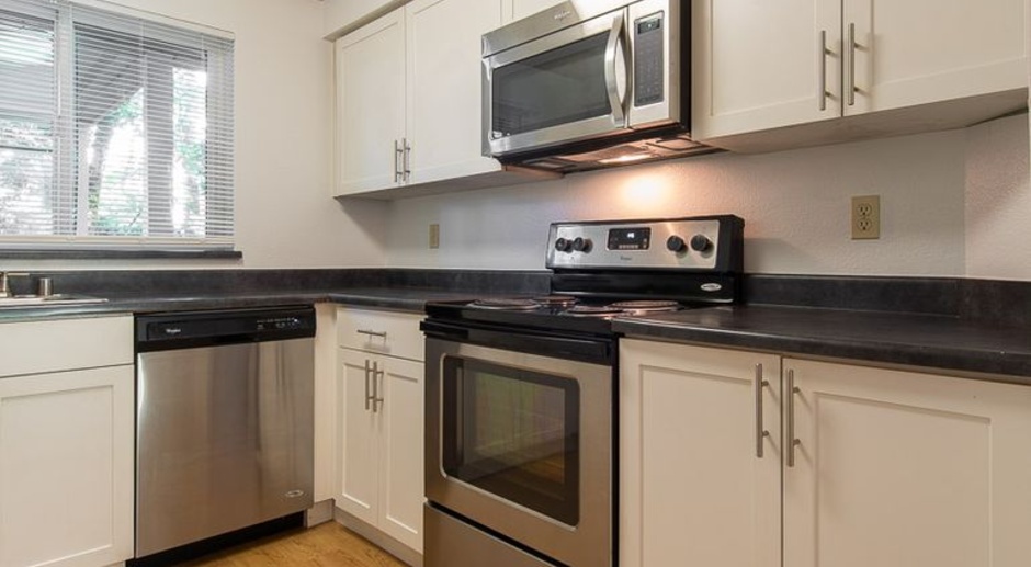 2Bed 2Bath in an Exclusive Community in the heart of Bellevue!