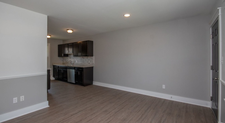 Beautifully Updated Ranch Style Unit In Royal Oak!