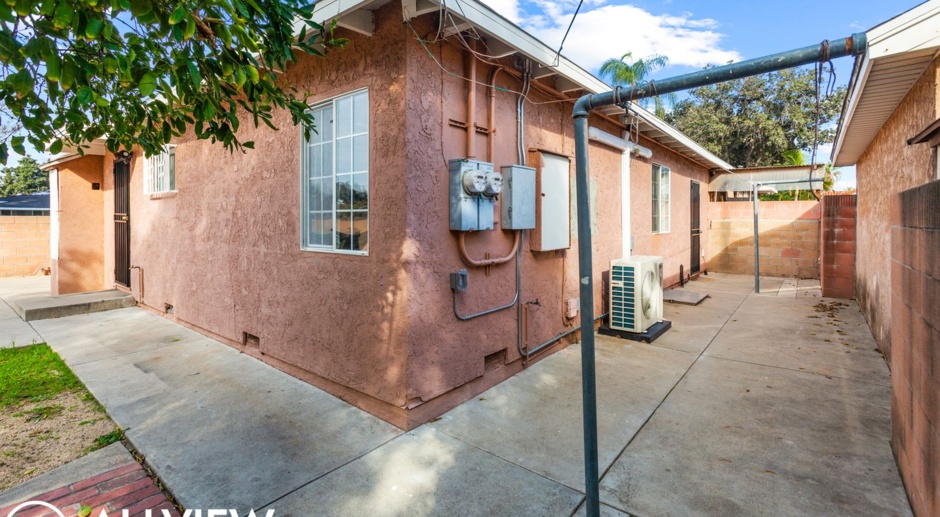 Charming 2 Bed, 1 Bath Unit in the Heart of Anaheim!