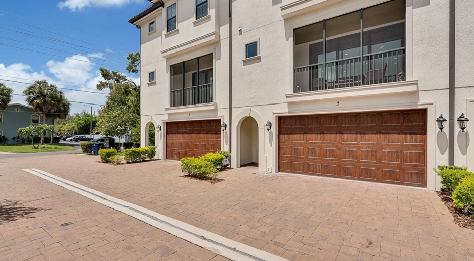 South Tampa 3-story, 4 Bedroom Townhome!