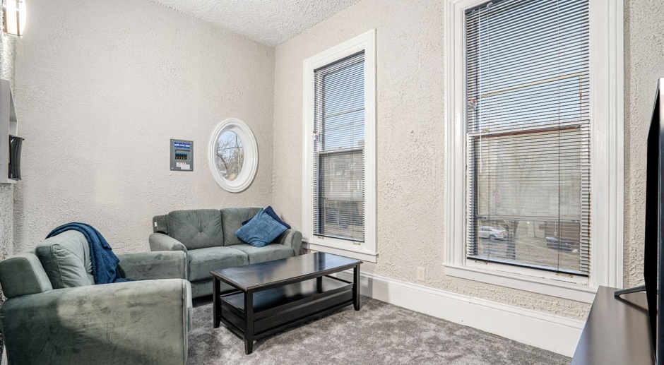 Beautifully Remodeled Furnished One Bedroom in Sloan