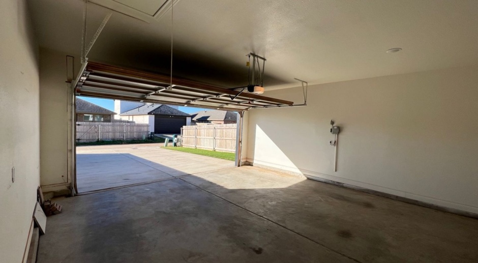 Beautiful 4-Bedroom Home Near HEB (Available 4/15/24)