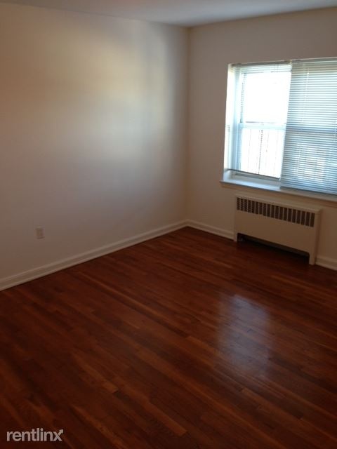Lovely 1 Bedroom Apartment on Top Fl of Walkup Building - H/HW - Harrison