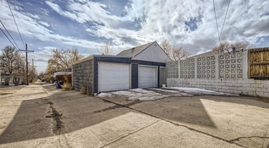 Updated 3BD/ 2BA home in Denver, CO! Available 3/1