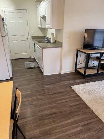 Apartment at Newtown Crossing available for sublease 12/27 - 7/31