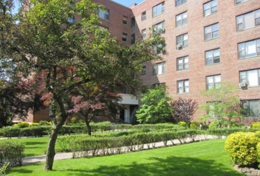 Spacious 1 Br Corner Apt on 3rd Floor of Well Maintained Courtyard Elevator Building- New Rochelle