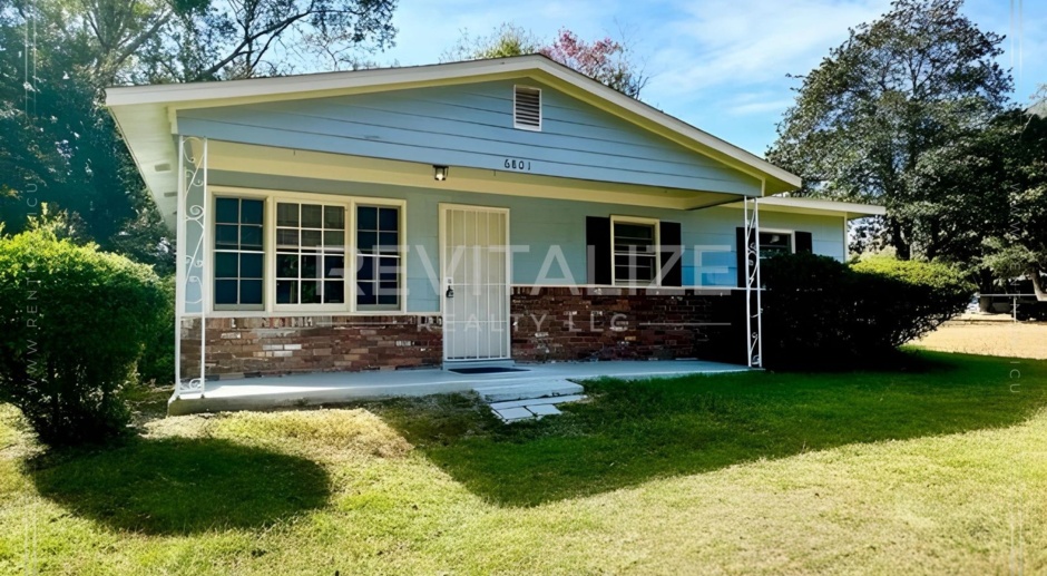 Beautiful 3 Bed/1 Bath Home in West Mobile!