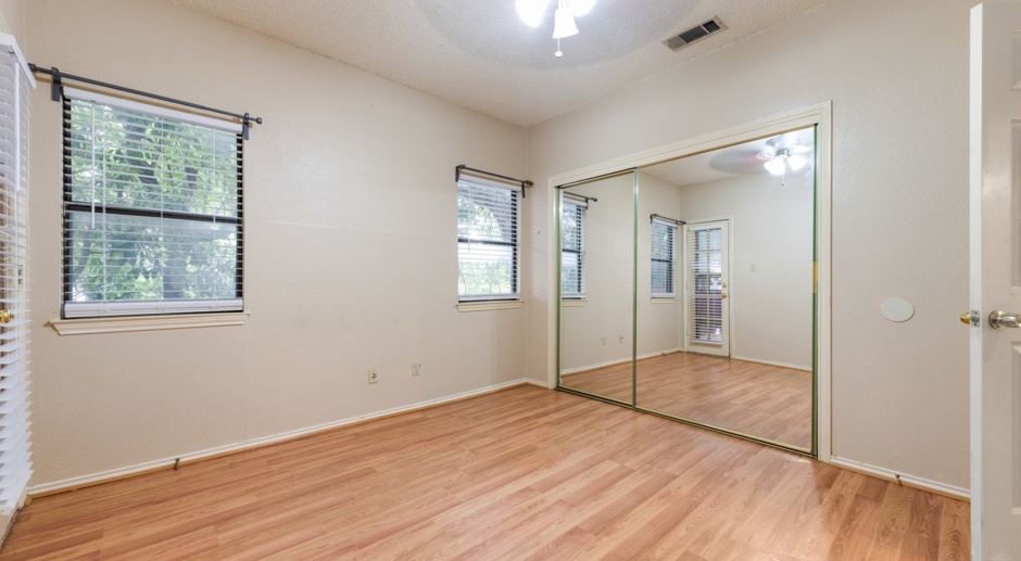 UT PRE-LEASE: 2 BR / 2 BA West Campus Condo - Walk to Campus - Newly Remodeled Kitchen